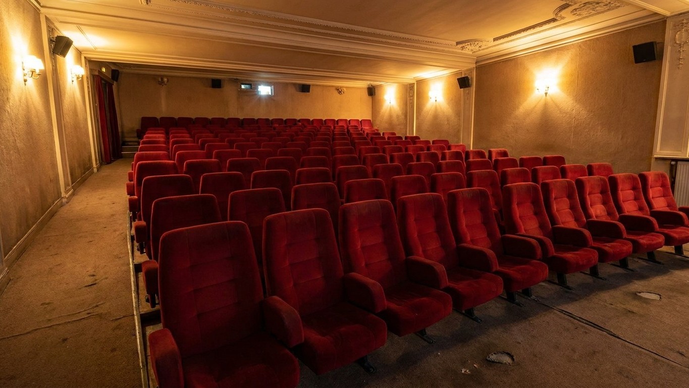 Fini l'avant-première parisienne avant tout le monde : la méthode de sortie que Dany Boon a appliquée pour battre le recor...