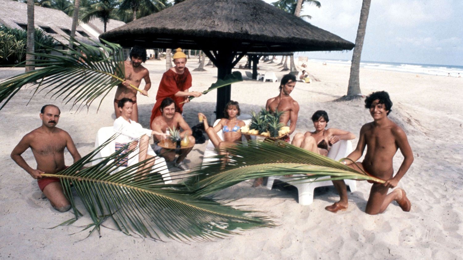 On regarde tous Les Bronzés comme une simple comédie de vacances : ce que le film ridiculisait se trouvait pourtant à quel...
